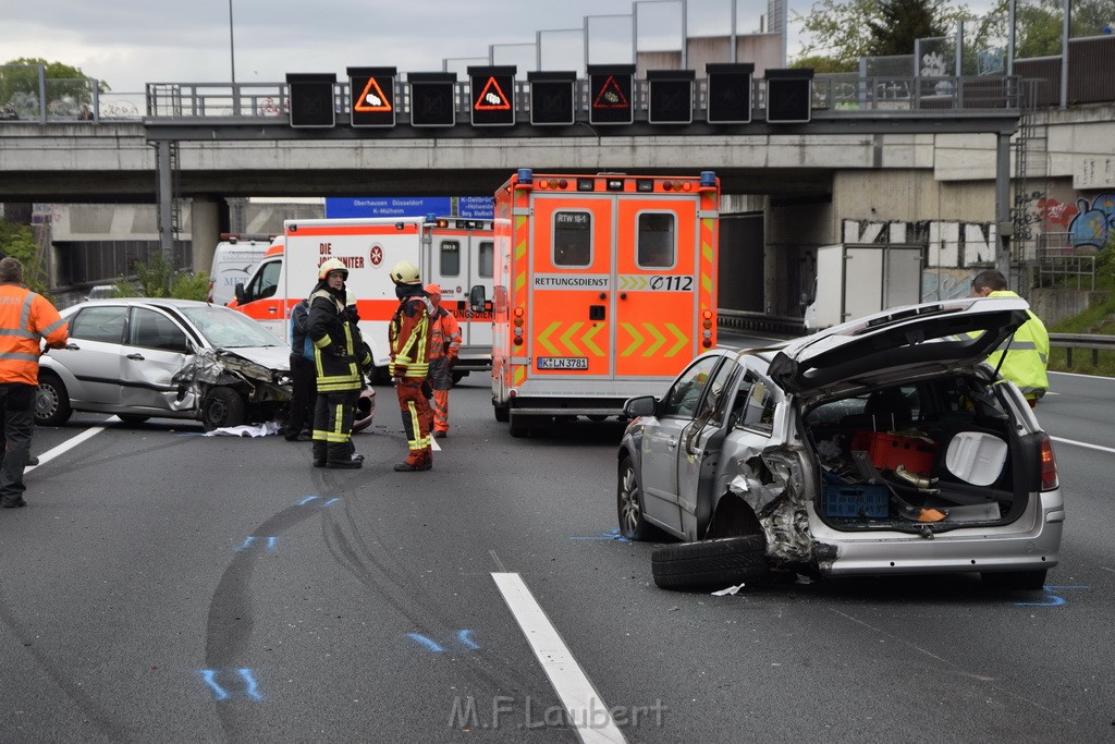 VU Auffahrunfall A 3 Rich Oberhausen kurz vor AS Koeln Dellbrueck P152.JPG - Miklos Laubert